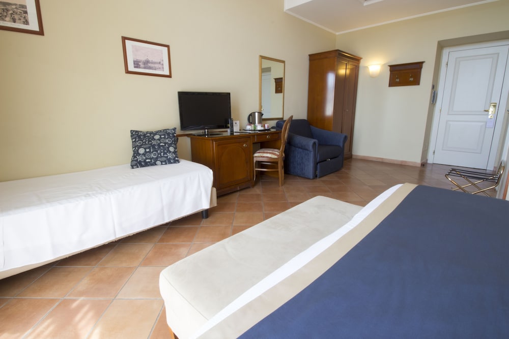 

Milano - Bacoli - Hotel Nuvò