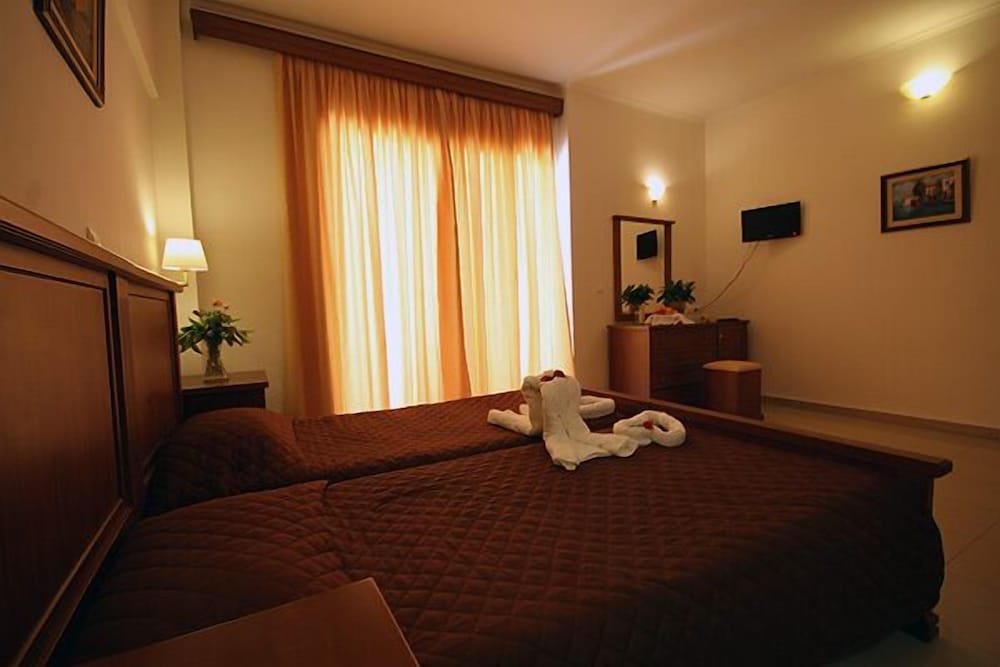

Milano - Kolimvárion - Castro Beach Hotel