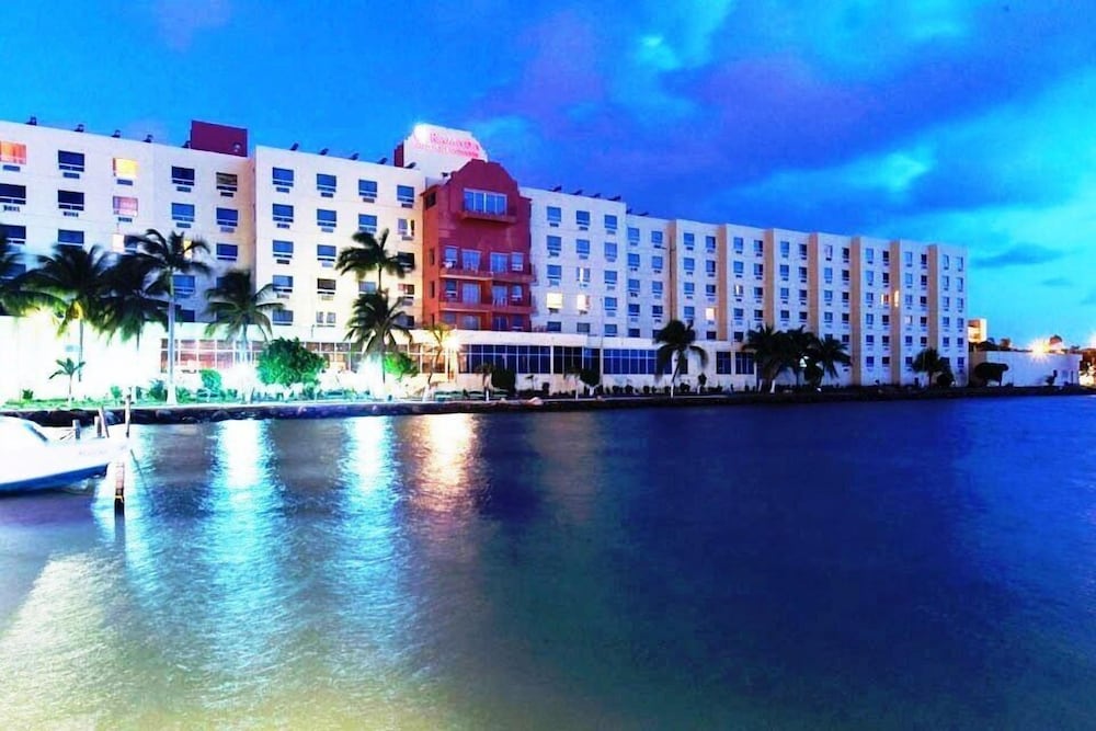 

Milano - Belize City - Ramada By Wyndham Princess Belize City