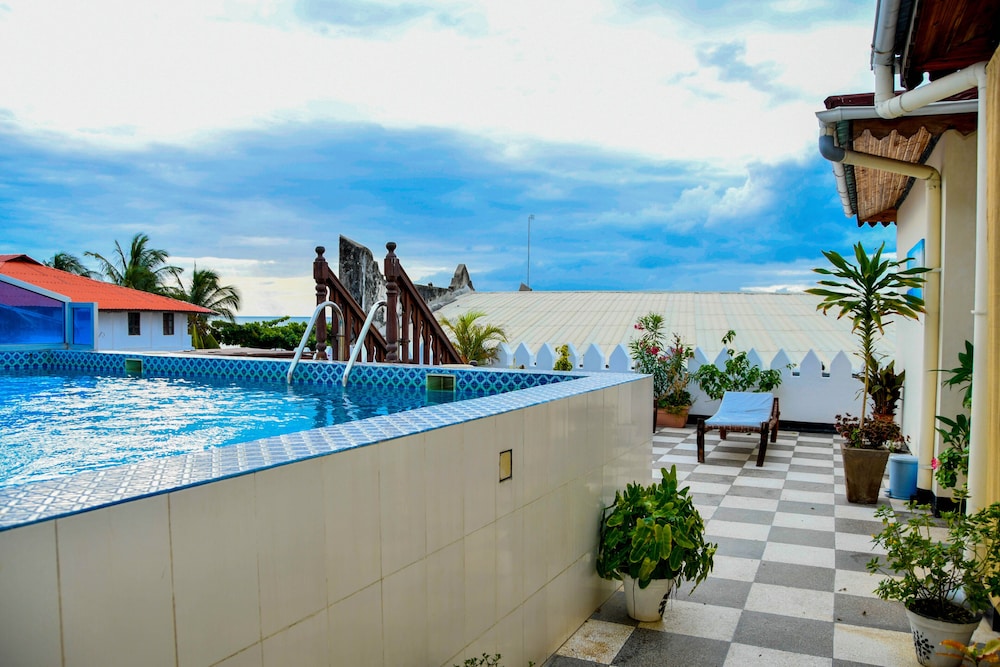 

Bari - Zanzibar Town - Forodhani Park Hotel