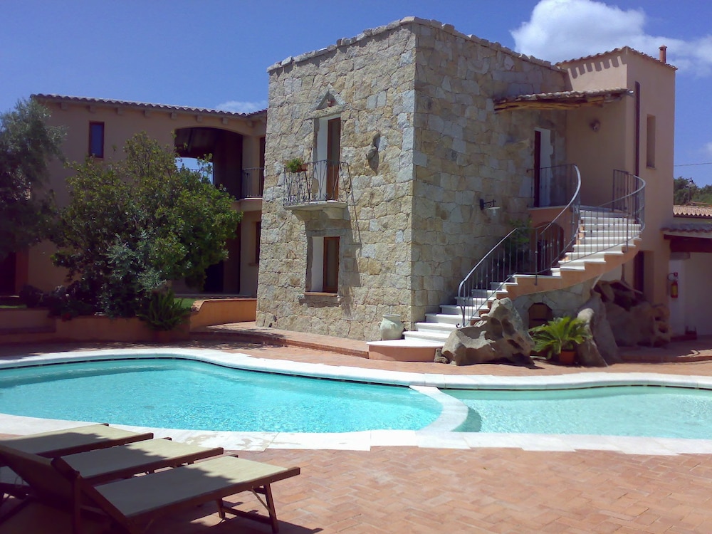 

Napoli - Arzachena - Hotel San Pantaleo