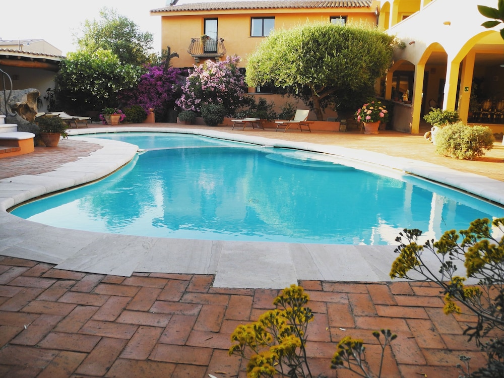 

Verona - Cannigione - Hotel San Pantaleo
