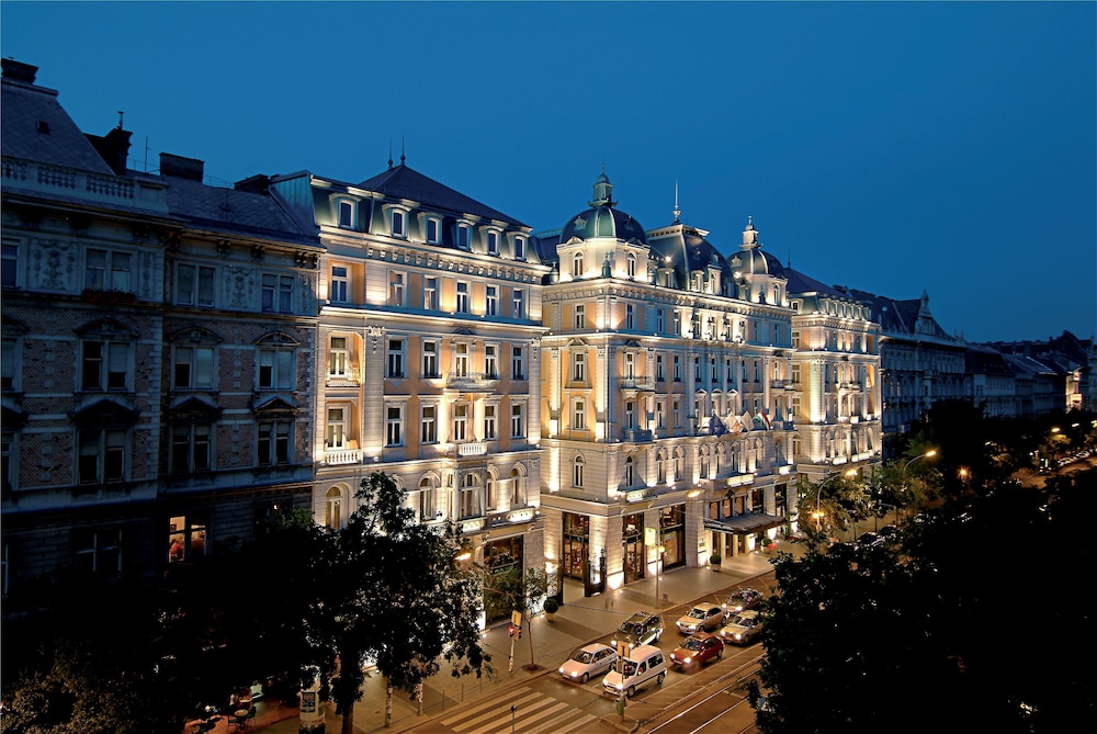 

Rimini - Budapest - Corinthia Budapest