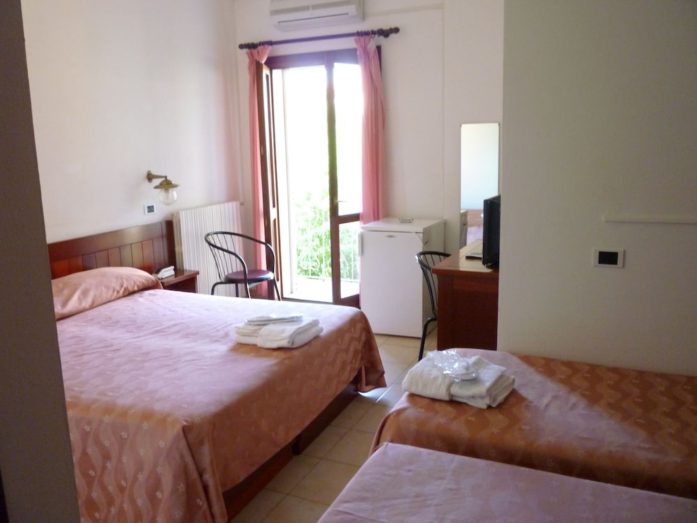 

Pisa - Sardegna Nord - Alghero, Stintino e Castelsardo, Mare Italia - Hotel L'Ancora