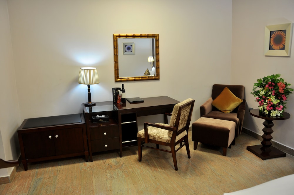 

Napoli - Abuja - Hotel Chelsea Wuse 2