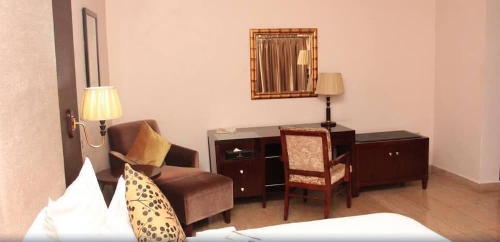 

Verona - Abuja - Hotel Chelsea Wuse 2