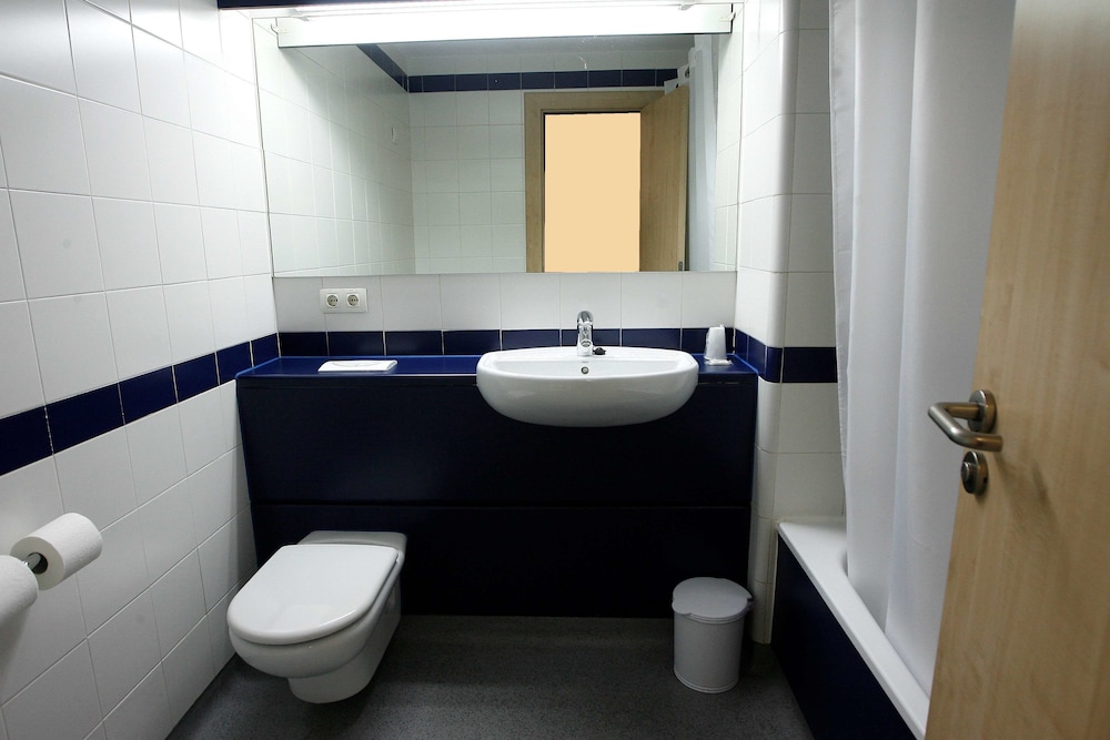 

Napoli - Aeroporto di Madrid - Travelodge Madrid Torrelaguna