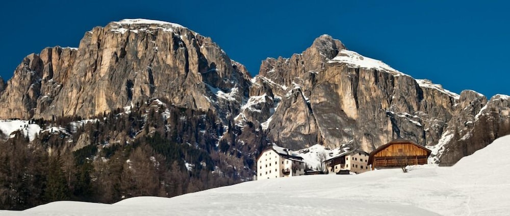 

Napoli - San Ciascian - Hotel Miramonti Corvara