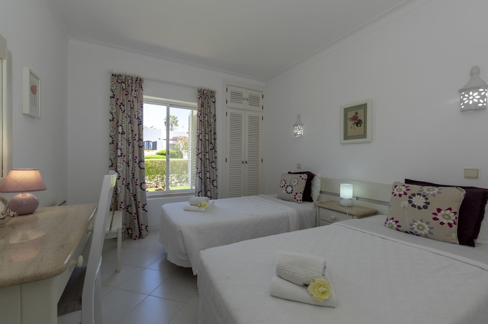 

Roma - Lagoa - Rocha Brava Village Resort