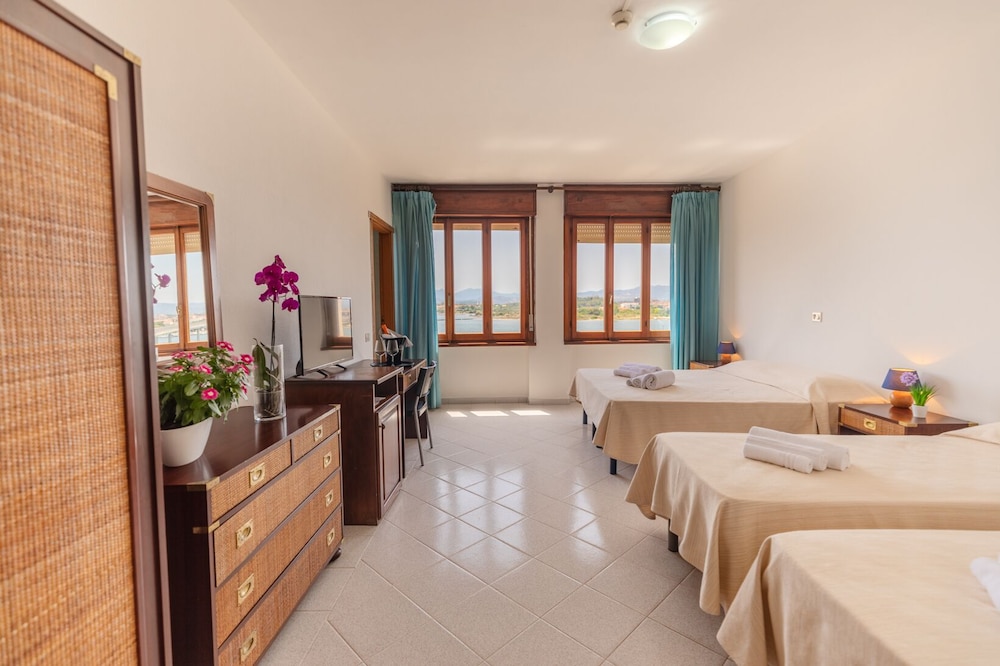 

Napoli - Olbia - Hotel De Plam