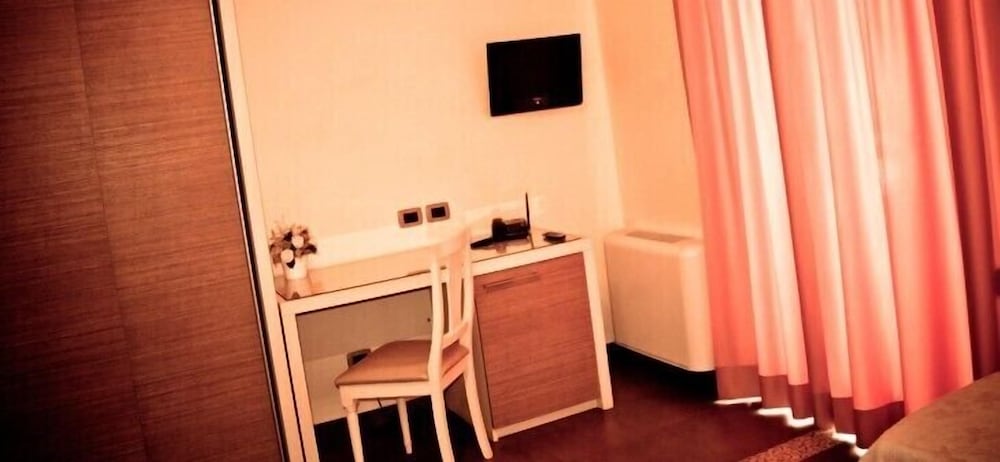 

Bari - Lamezia Terme - Aerhotel Phelipe