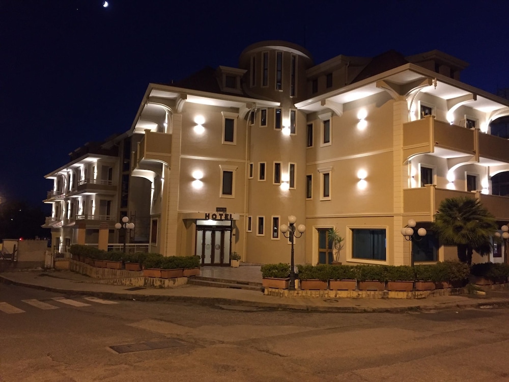 

Napoli - Lamezia Terme - Aerhotel Phelipe