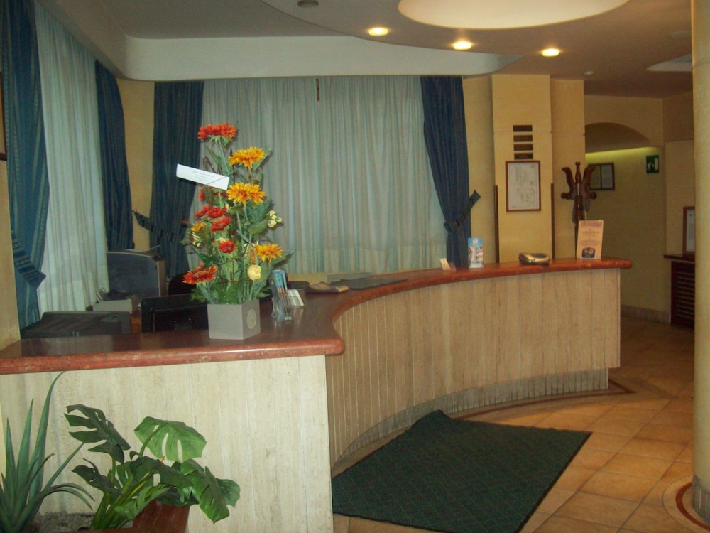 

Milano - Lamezia Terme - Aerhotel Phelipe