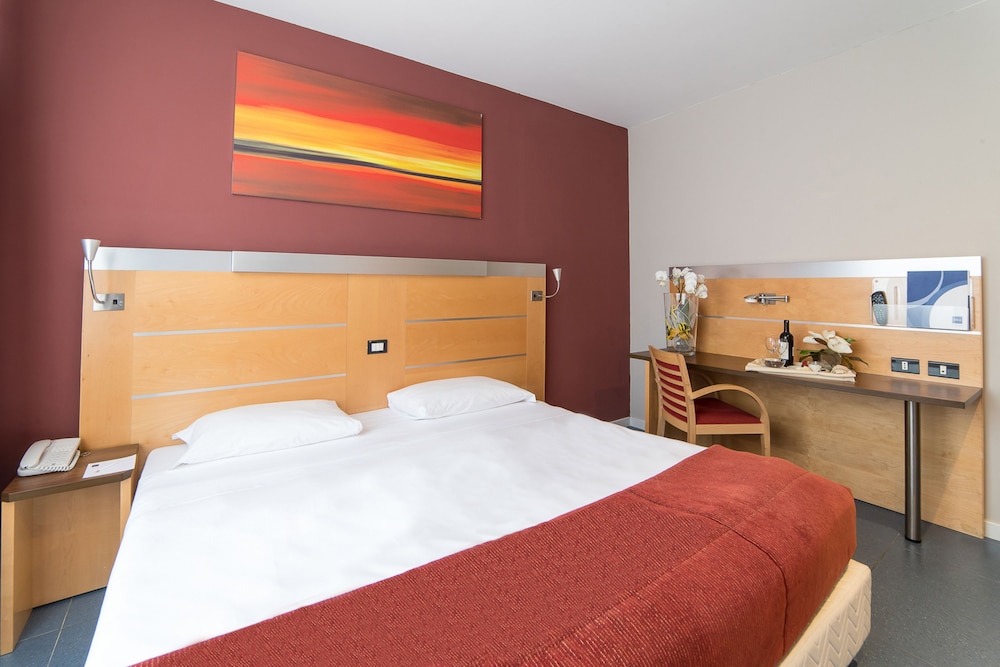 

Olbia - Roma - Sotel Nomentana Roma