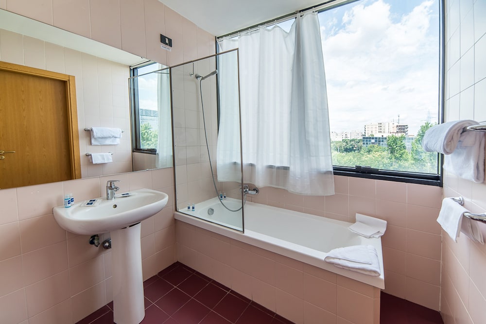 

Olbia - Roma - Sotel Nomentana Roma