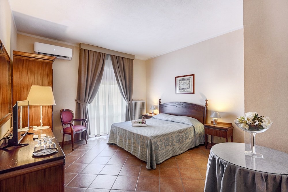 

Verona - Olbia - Colonna Palace Hotel Mediterraneo