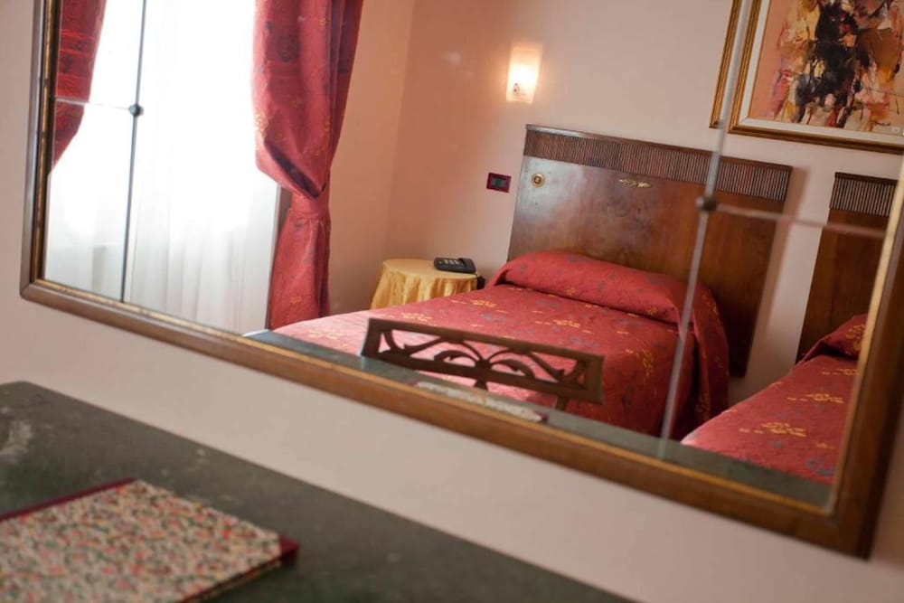 

Napoli - Pisa - Hotel La Pace
