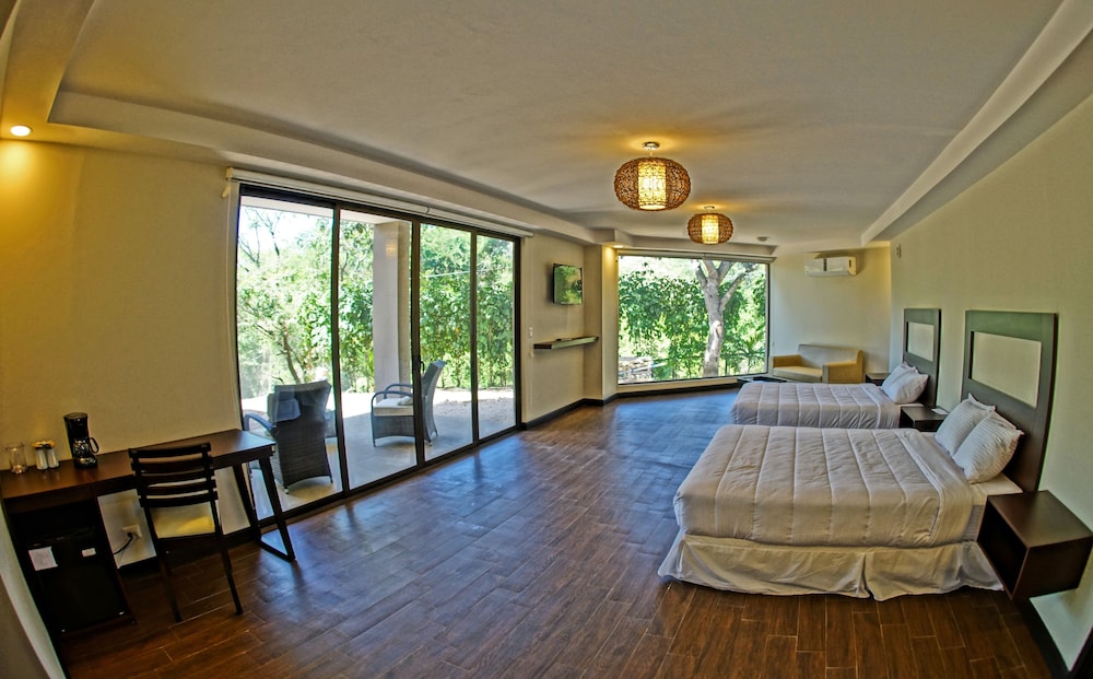 

Brindisi - Sámara - Nammbú Beachfront Bungalows
