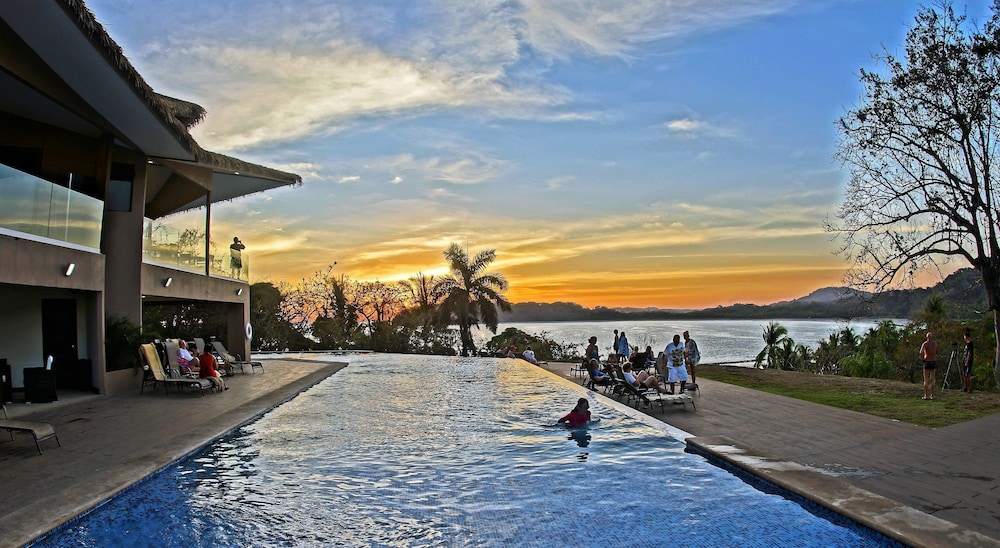 

Milano - Carrillo - Nammbú Beachfront Bungalows