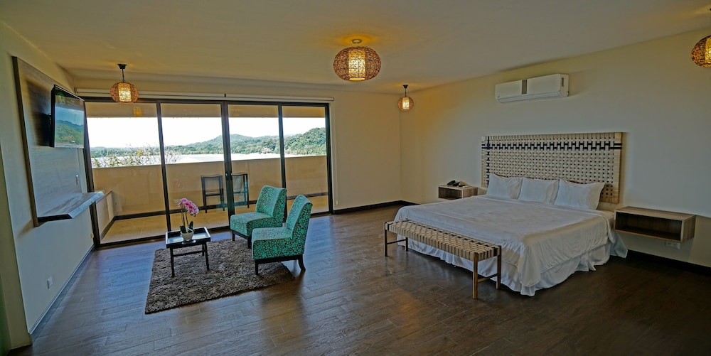 

Bologna - Sámara - Nammbú Beachfront Bungalows