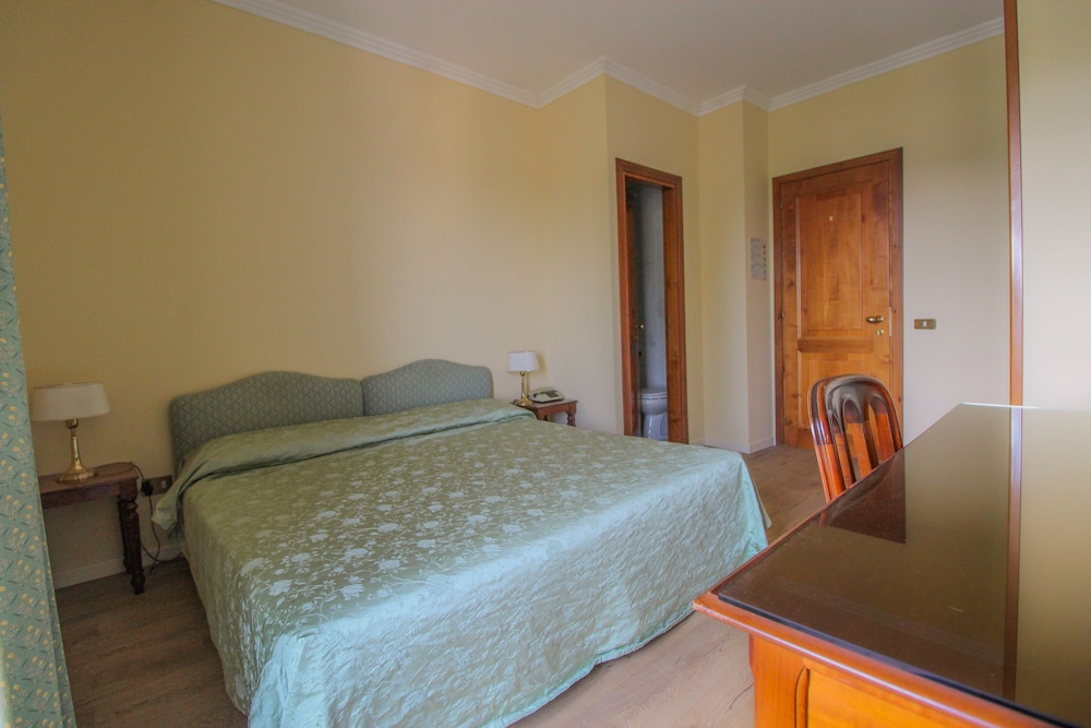 

Milano - Castelveccana - Hotel Moderno