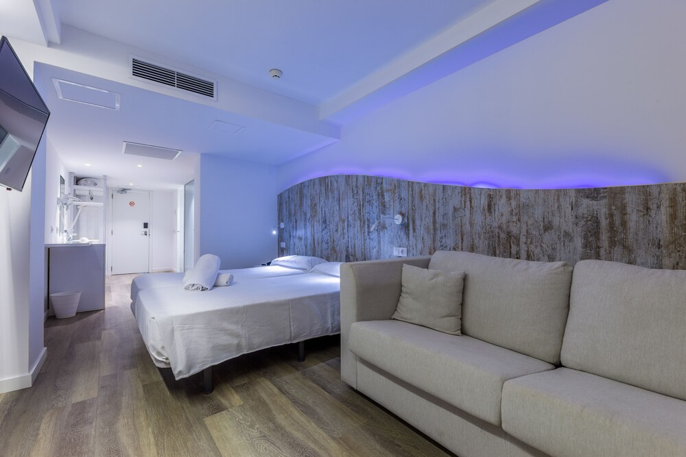 

Catania - Cala Ratjada - Hotel Triton Beach