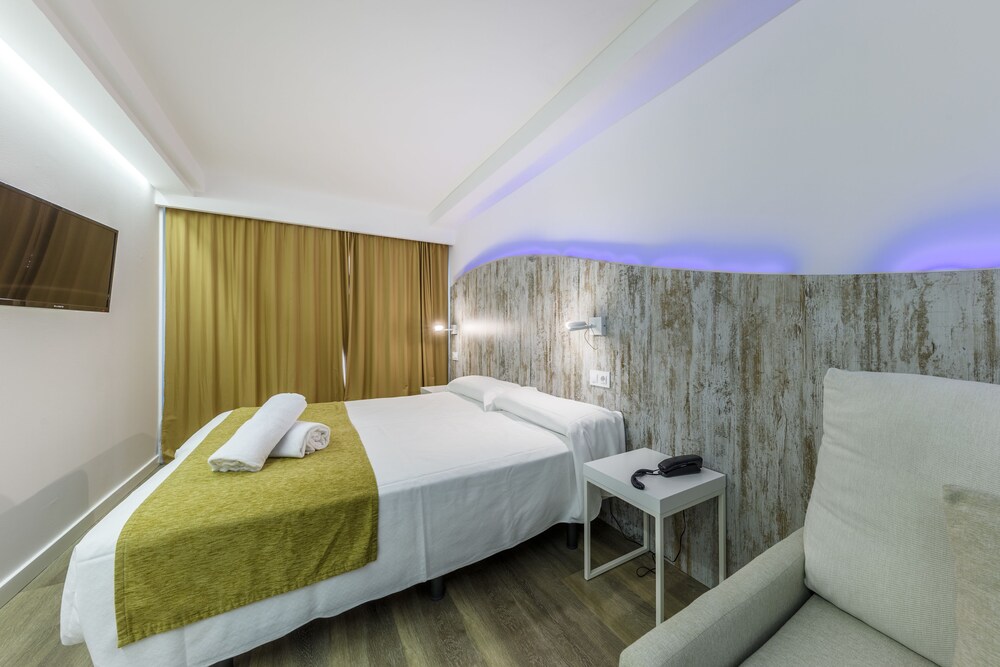 

Bologna - Canyamel - Hotel Triton Beach