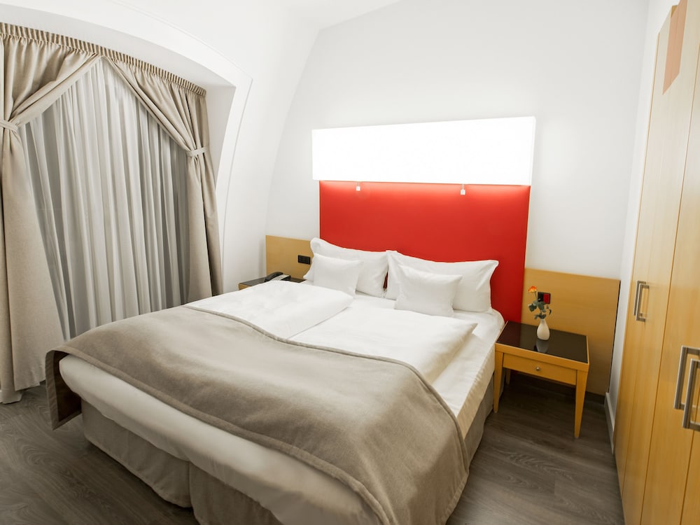 

Napoli - Dresda - Dormero Hotel Dresden City