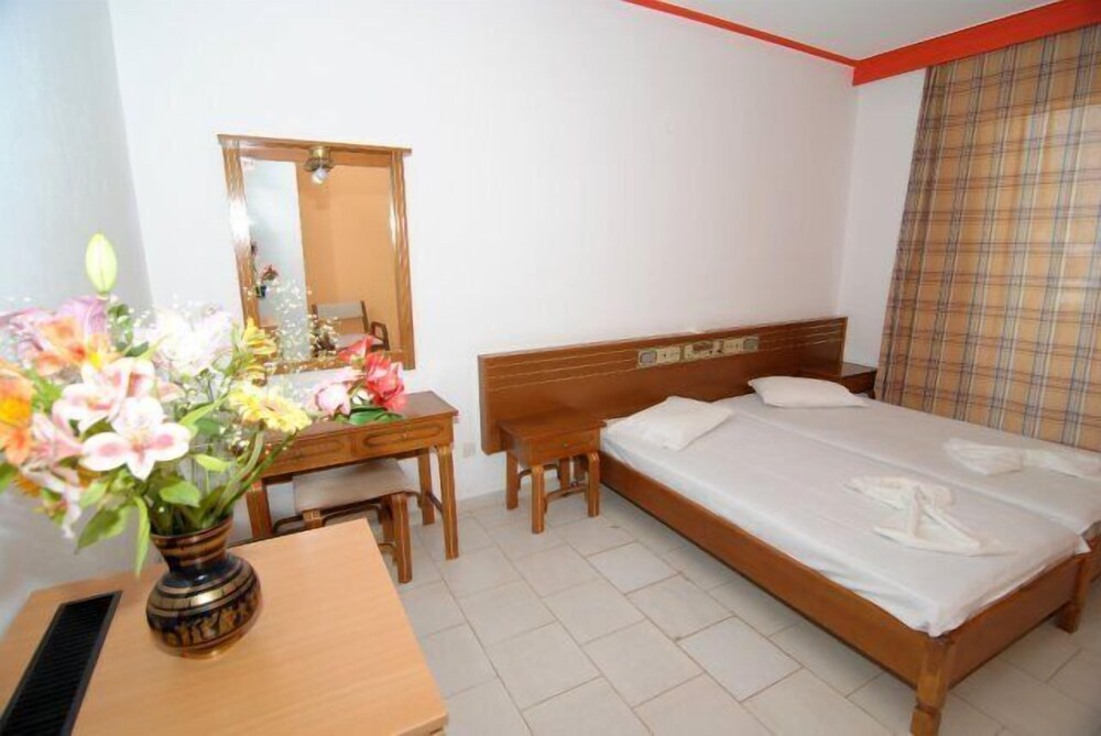 

Verona - Agios Fokas - Iris Hotel
