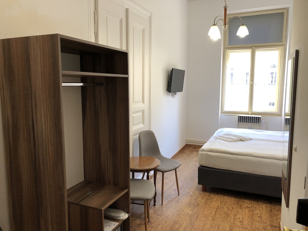

Palermo - Praga - Brezina Pension