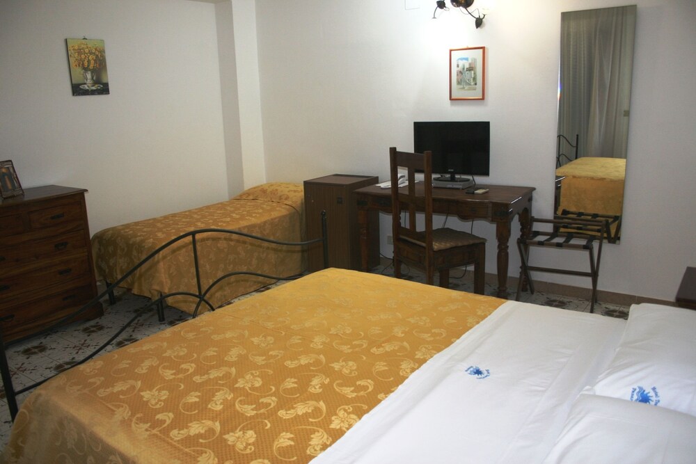 

Torino - Panarea, Isole Eolie - Hotel Tesoriero