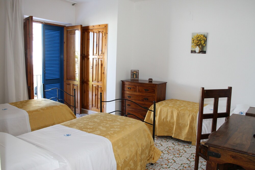 

Napoli - Panarea, Isole Eolie - Hotel Tesoriero