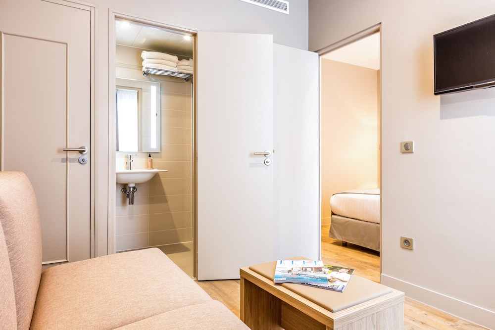 

Milano - Antony - Paris d'Issy Hôtel Porte de Versailles