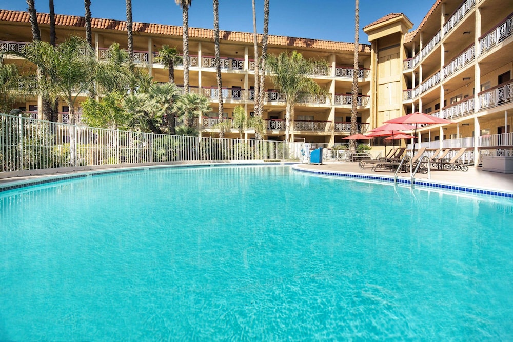 

Milano - Burbank (CA) - Ramada By Wyndham Burbank Airport