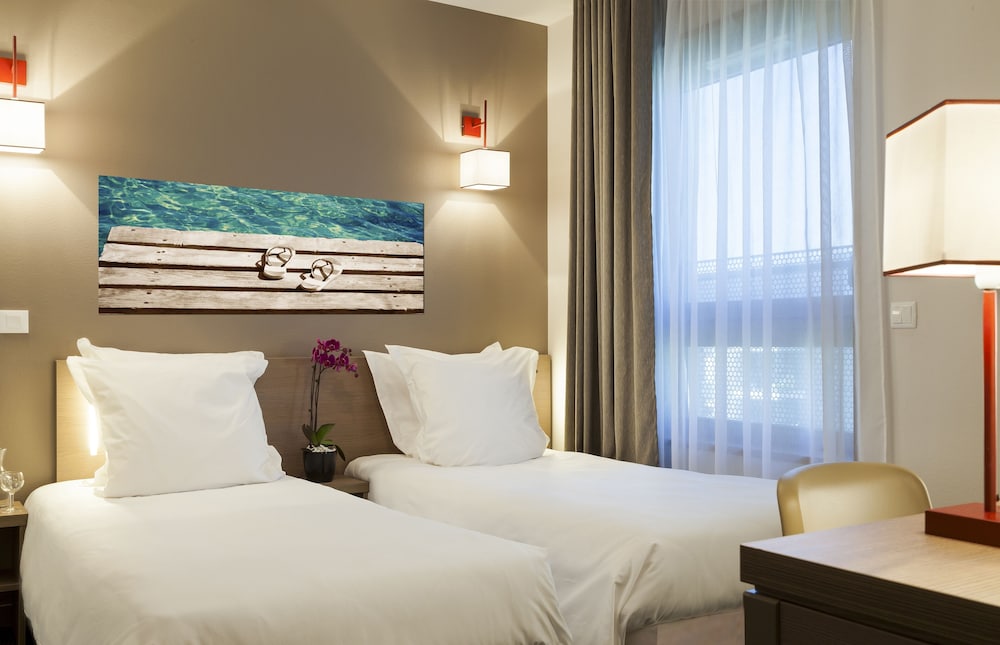 

Napoli - Ginevra - Nehô Suites Porte de Genève - Gare Annemasse