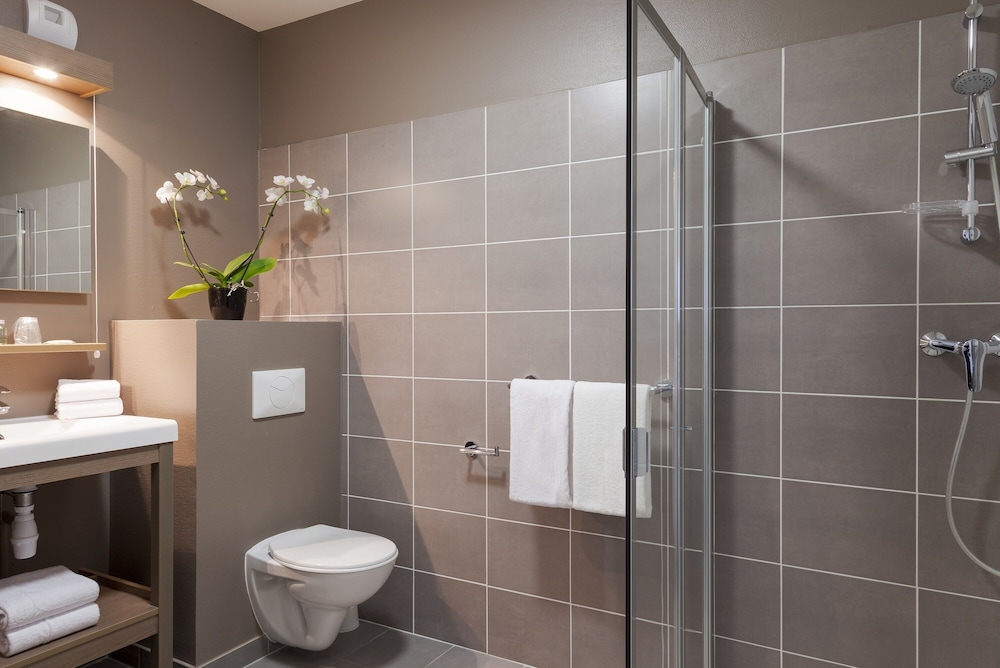 

Roma - Annemasse - Nehô Suites Porte de Genève - Gare Annemasse
