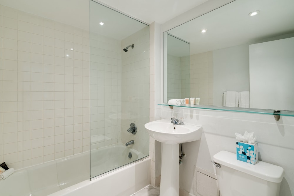 

Bologna - Miami, Florida - Crest Hotel Suites