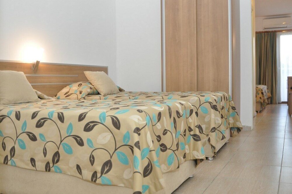 

Napoli - Side - Selenium Hotel