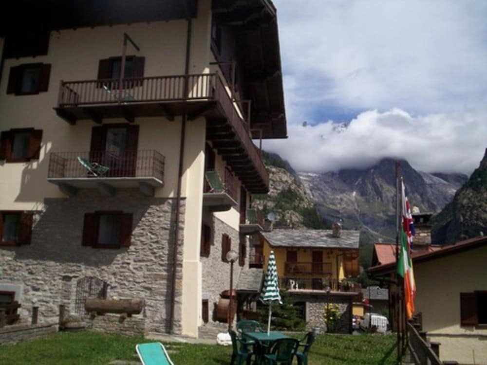 

Bari - Courmayeur - Hotel Ottoz Meublé