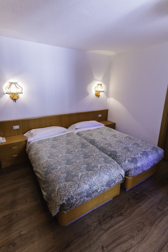 

Milano - La Thuile - Hotel Ottoz Meublé
