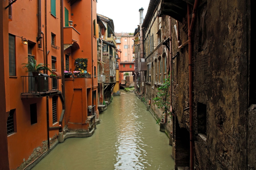 

Napoli - Bologna - Il Canale Hotel