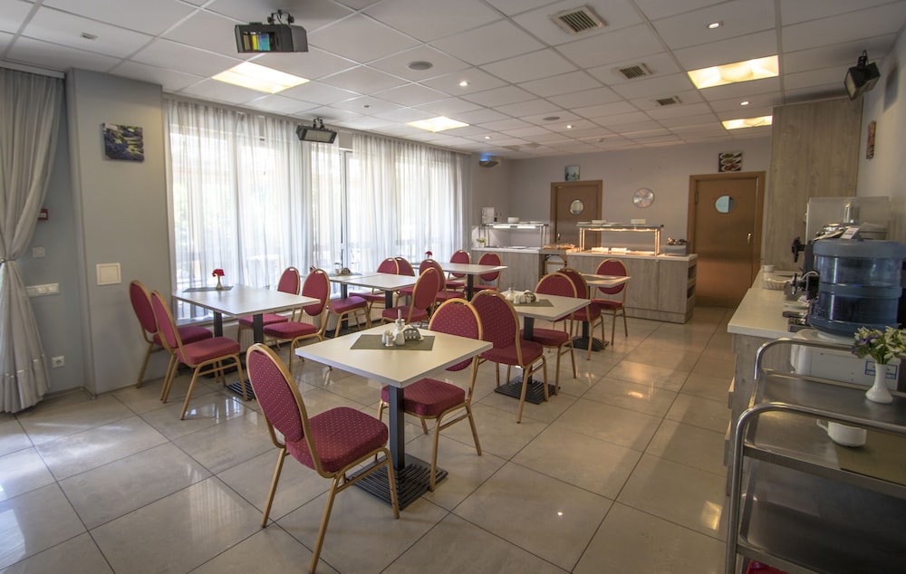 

Milano - Riga - Hotel BEST with FREE PARKING