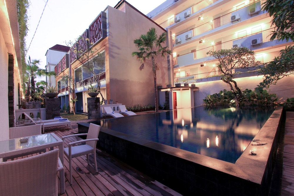 

Milano - Seminyak - Bali - Transera Kamini Legian