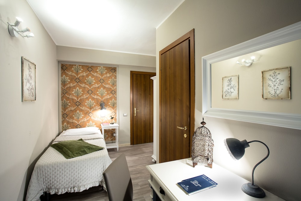 

Napoli - Bologna - Hotel Del Borgo