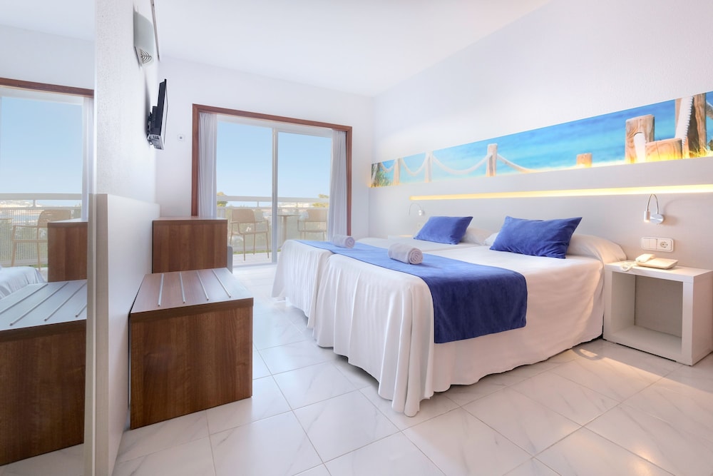 

Milano - Sant Agustí des Vedrà - azuLine Hotel Bergantín