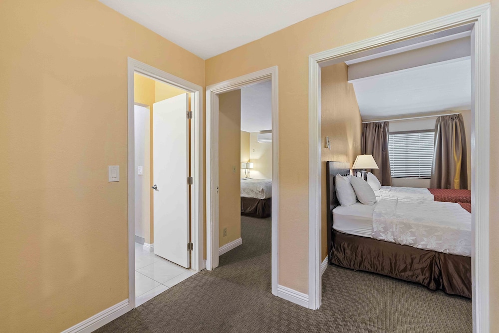

Roma - Anaheim (CA) - The Lemon Tree Hotel