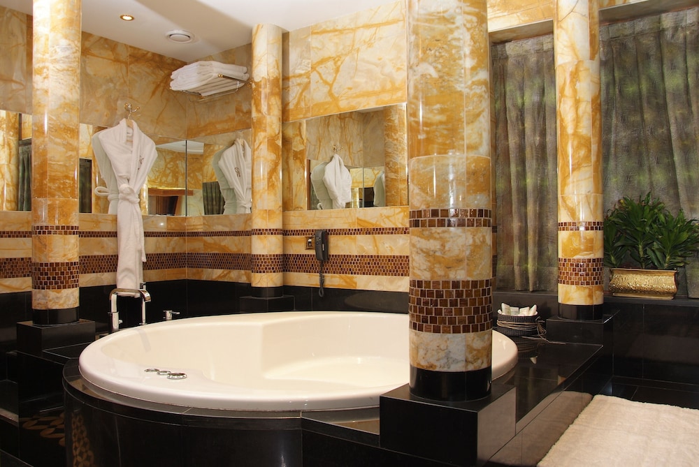 

Roma - Kuwait City - Holiday Inn Kuwait, an IHG Hotel