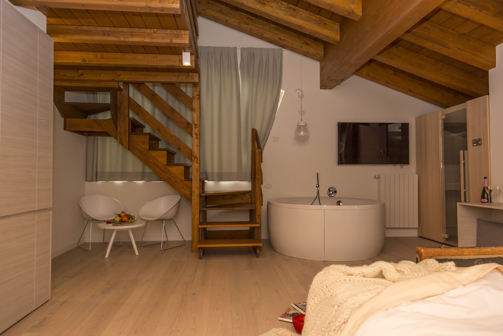 

Lamezia Terme - Cervinia - White Angel Hotel