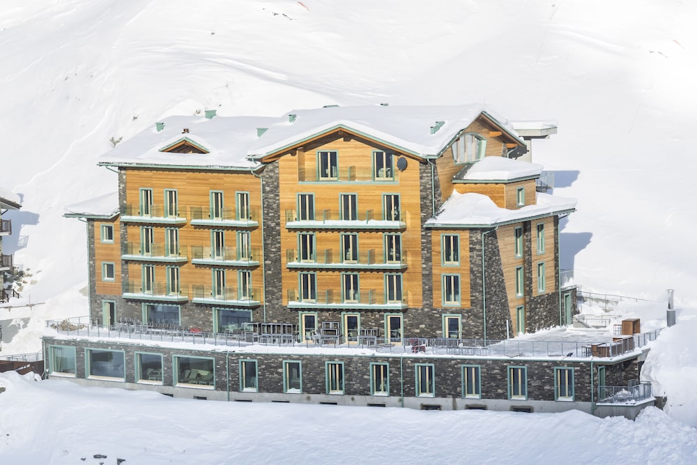 

Comiso - Cervinia - White Angel Hotel