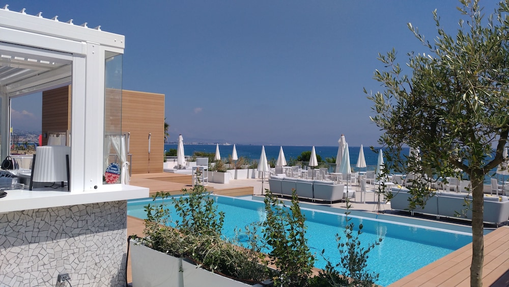 

Milano - Antibes - Juan Les Pins - Mercure Villeneuve Loubet Plage